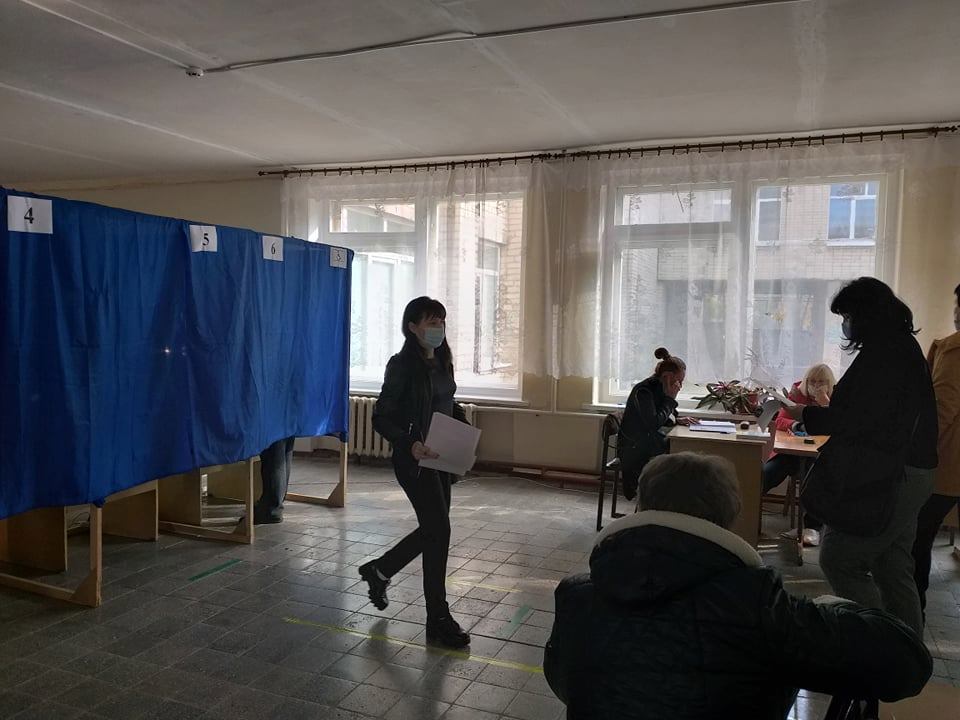 Свободная экономическая зона на Донбассе. За и против ее создания высказалось почти поровну людей, — экзит-пол “Рейтинга”