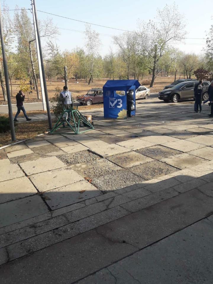 В день выборов Рубежное оказалось обклеенным политической агитацией