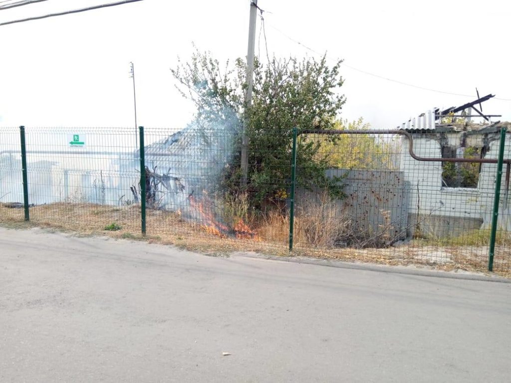 Загорелся пункт пропуска “Станица Луганская”. До этого его успели закрыть