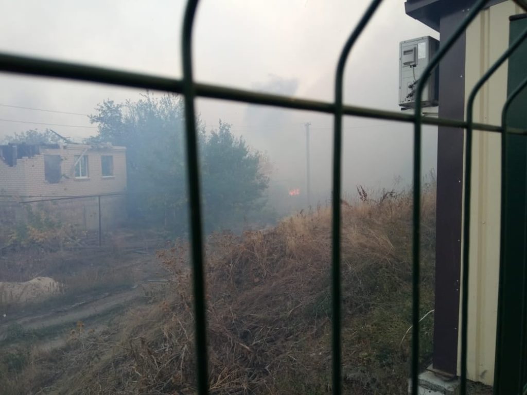 Загорелся пункт пропуска “Станица Луганская”. До этого его успели закрыть