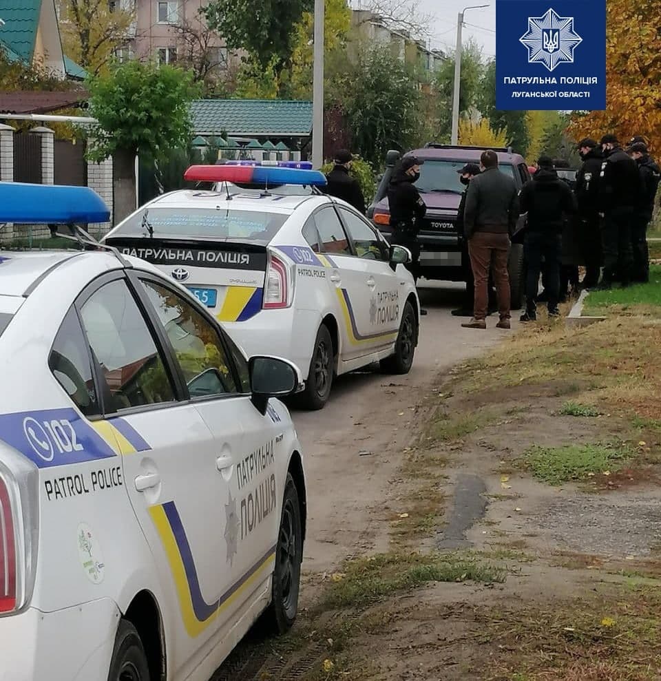 В Северодонецке женщина за рулем внедорожника повредила автомобиль полиции и пыталась сбежать