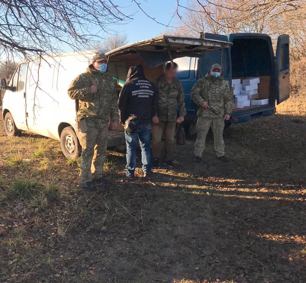 Свинина и элитные сыры. На Луганщине задержали крупную партию контрабанды