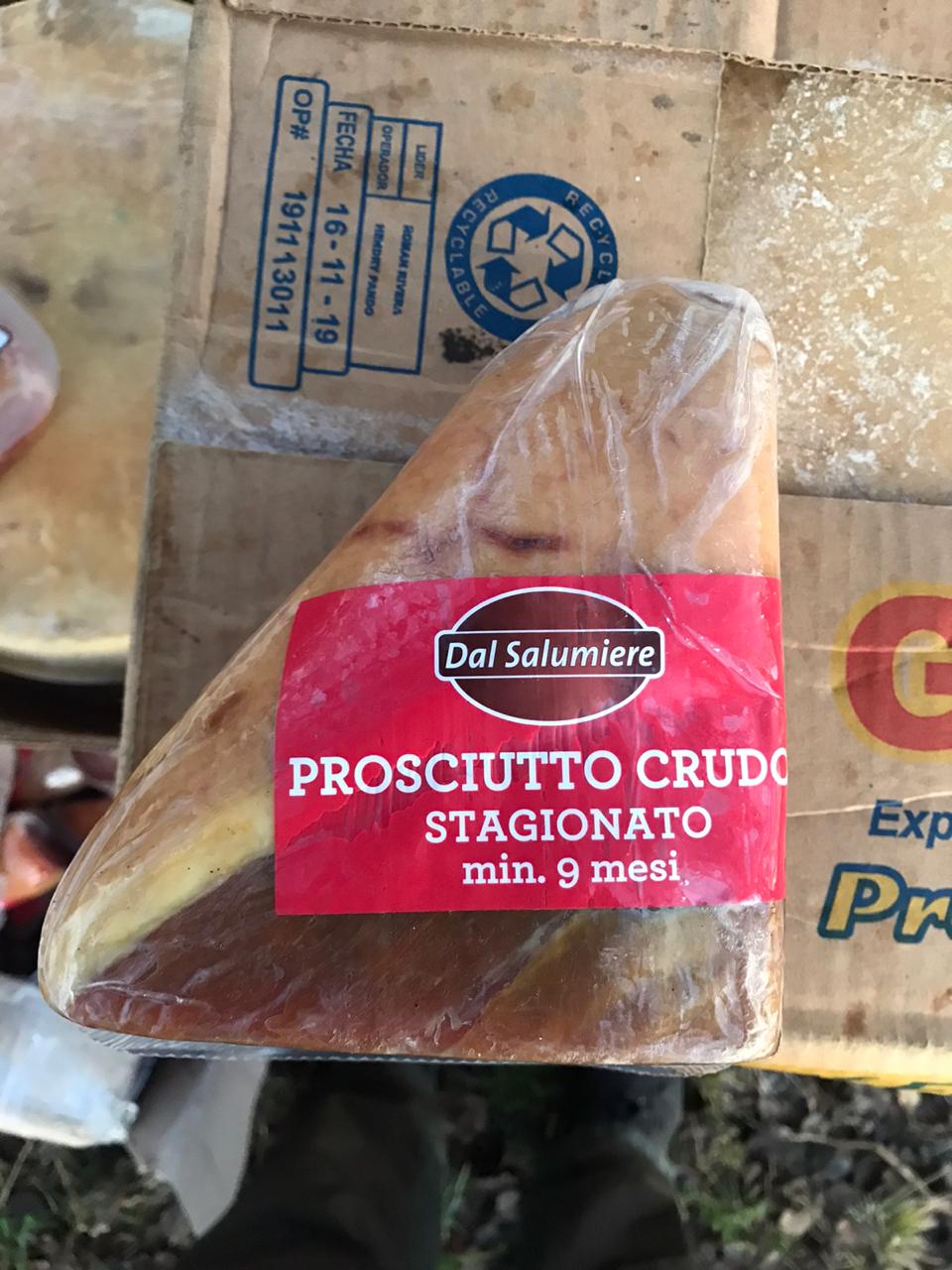 Свинина и элитные сыры. На Луганщине задержали крупную партию контрабанды