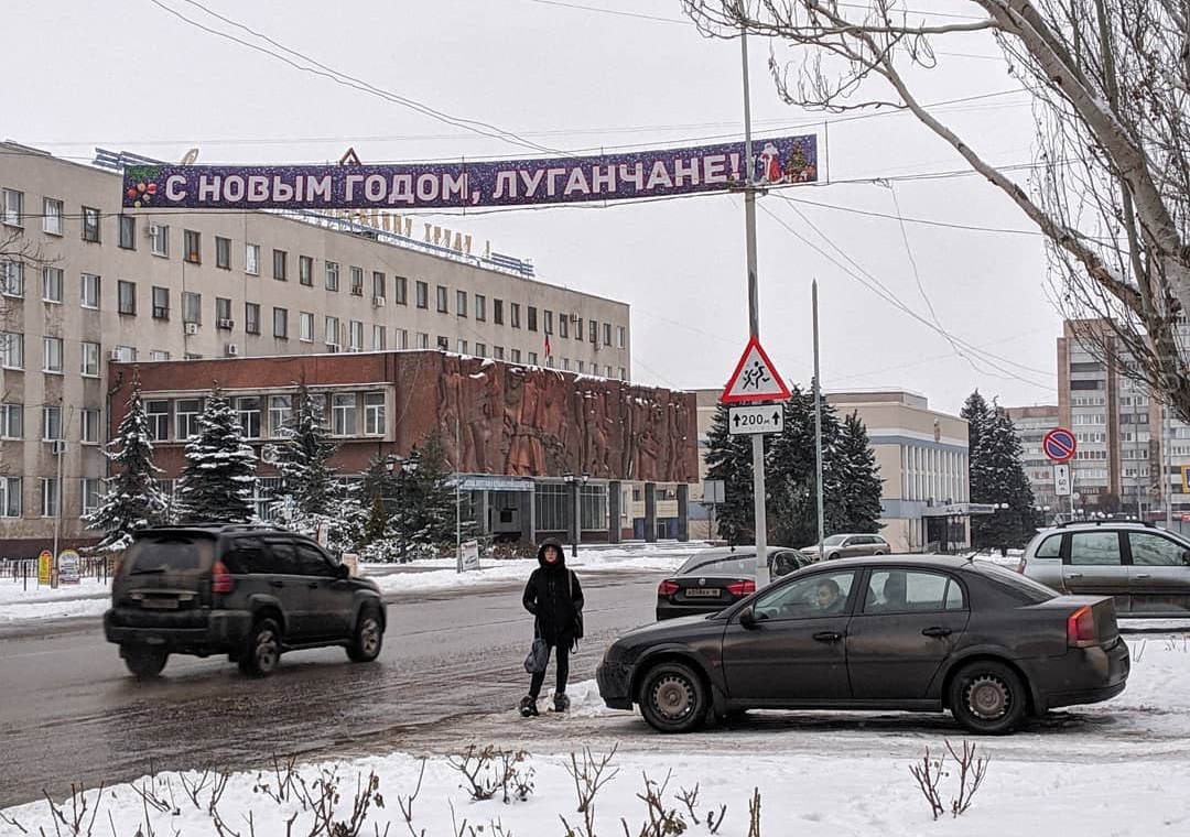 “ЛНР” перед Новым годом запретила проводить массовые праздники в помещениях