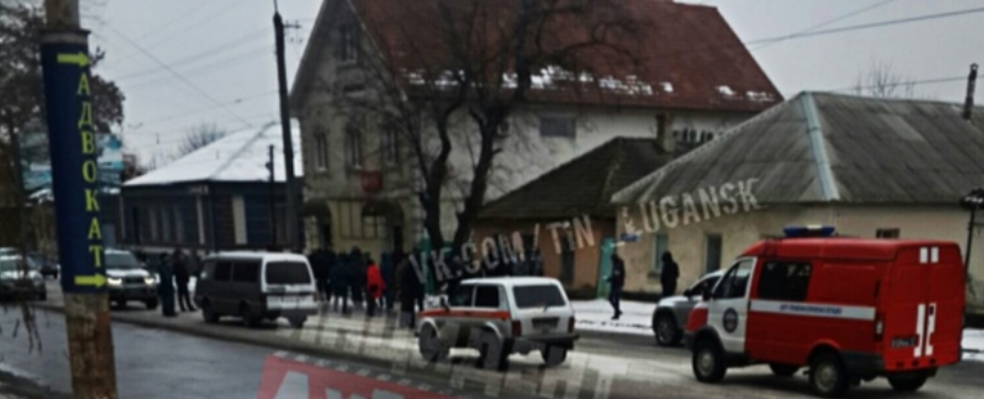 В Луганске женщина подорвалась на растяжке, установленной на двери ее дома