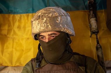 В зоне ООС подорвался автомобиль с военными. Пострадали 9 человек