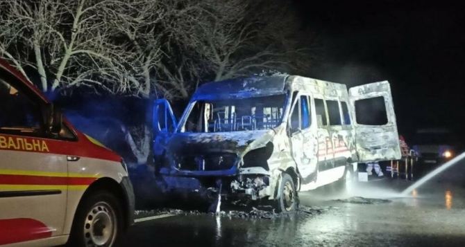 Под Счастье полыхала карета скорой помощи