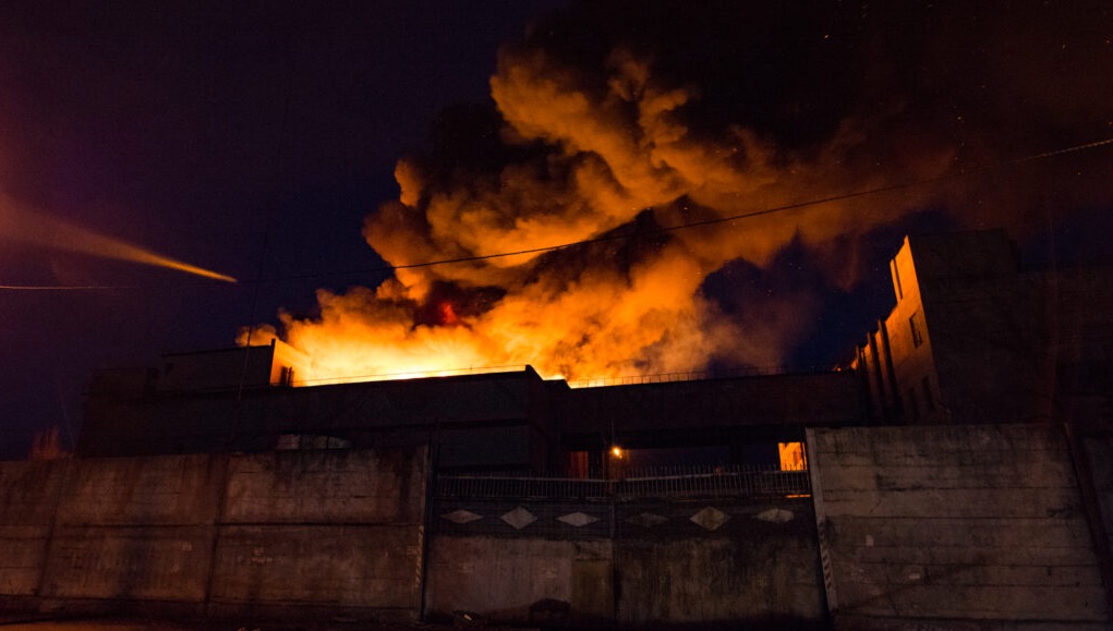 В Донецке огонь частично уничтожил здание мясокомбината