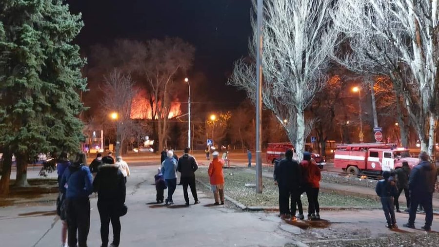 В Донецке огонь частично уничтожил здание мясокомбината