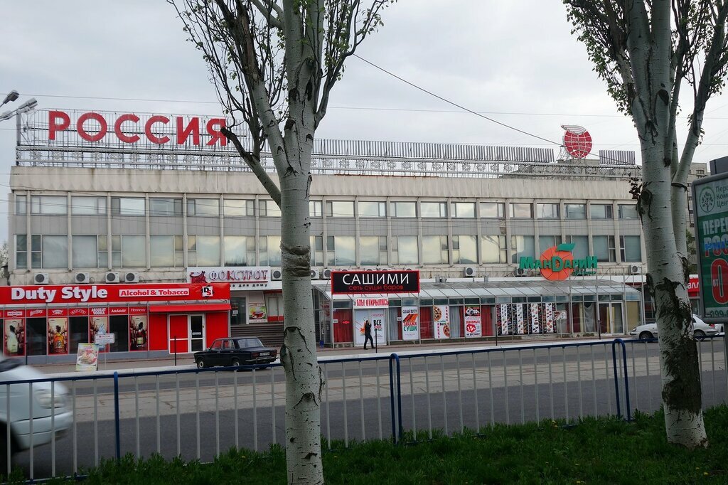 В Луганске “минировали” ТЦ “Россия”