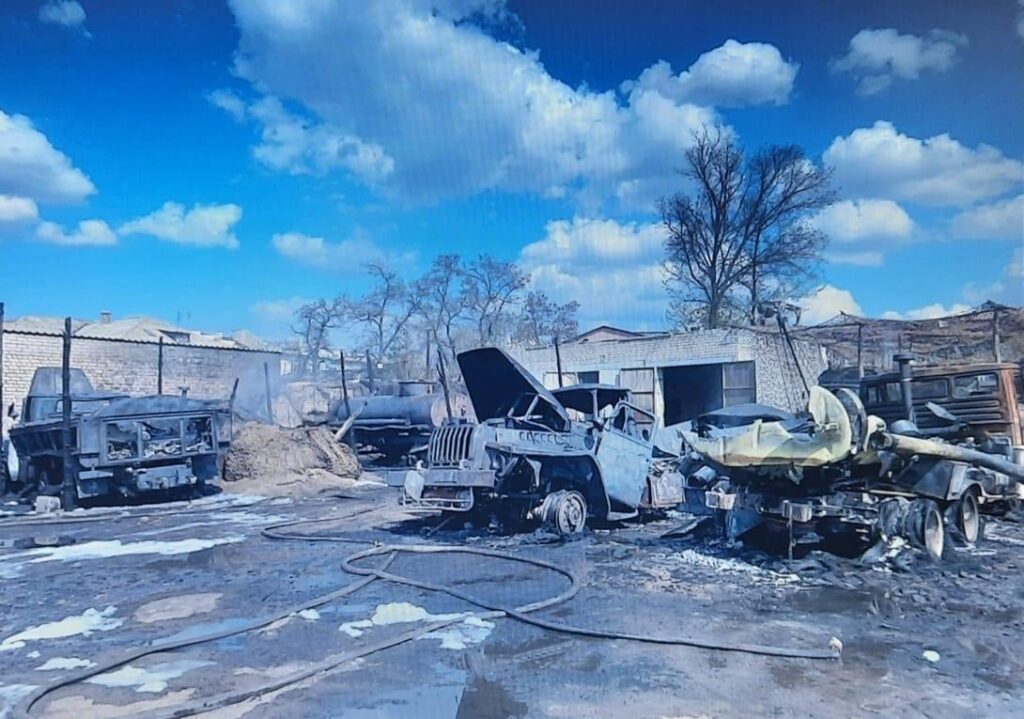 Сгорели 4 бензовоза. Появились подробности пожара в воинской части Рубежного