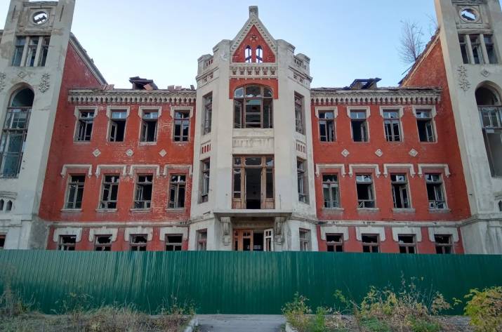 В Лисичанске горела крыша Бельгийской больницы. Причины выясняют