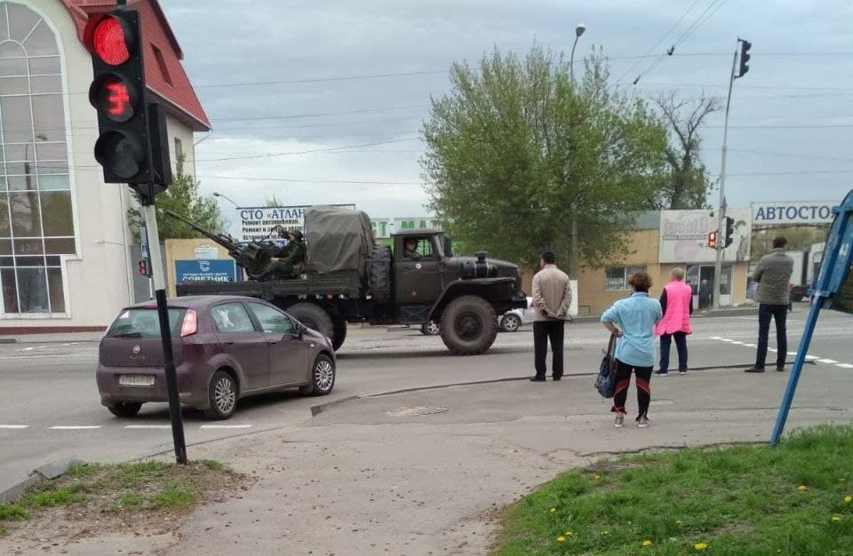 В Луганске готовятся к параду на 9 мая. Луганчане показали, как перекрыли город