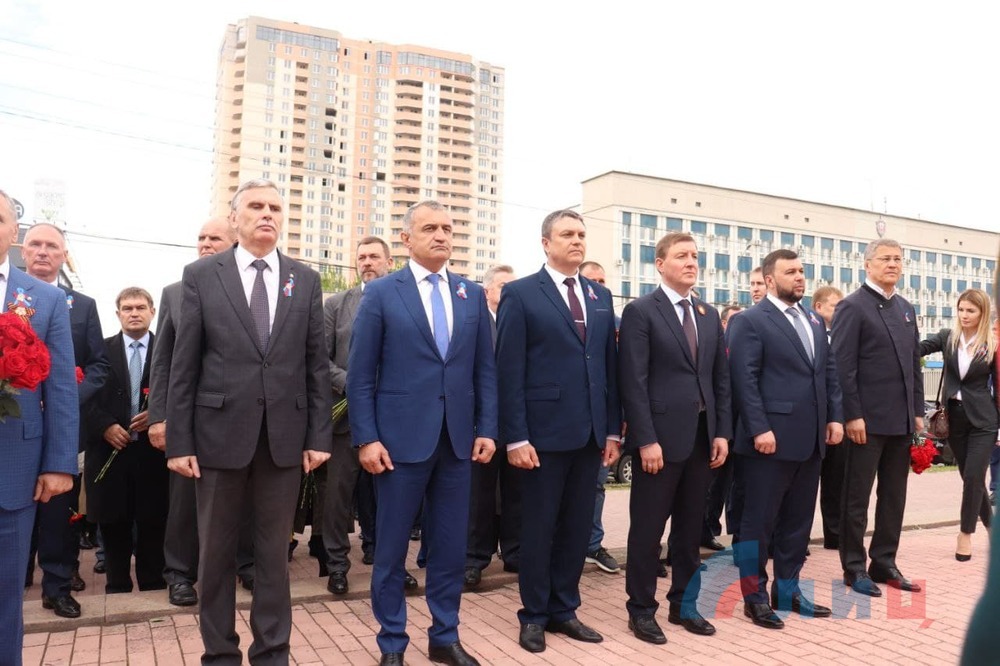 Пасечник устроил “день республики” “для своих”. Но салют все-таки был