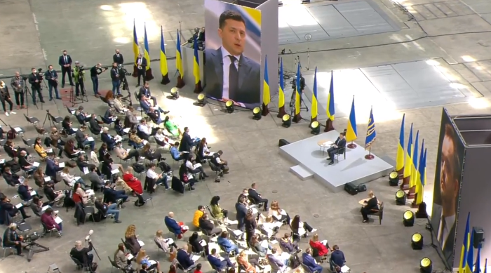 Зеленский допускает, что вопрос о возвращении территории Донбасса будет вынесен на референдум