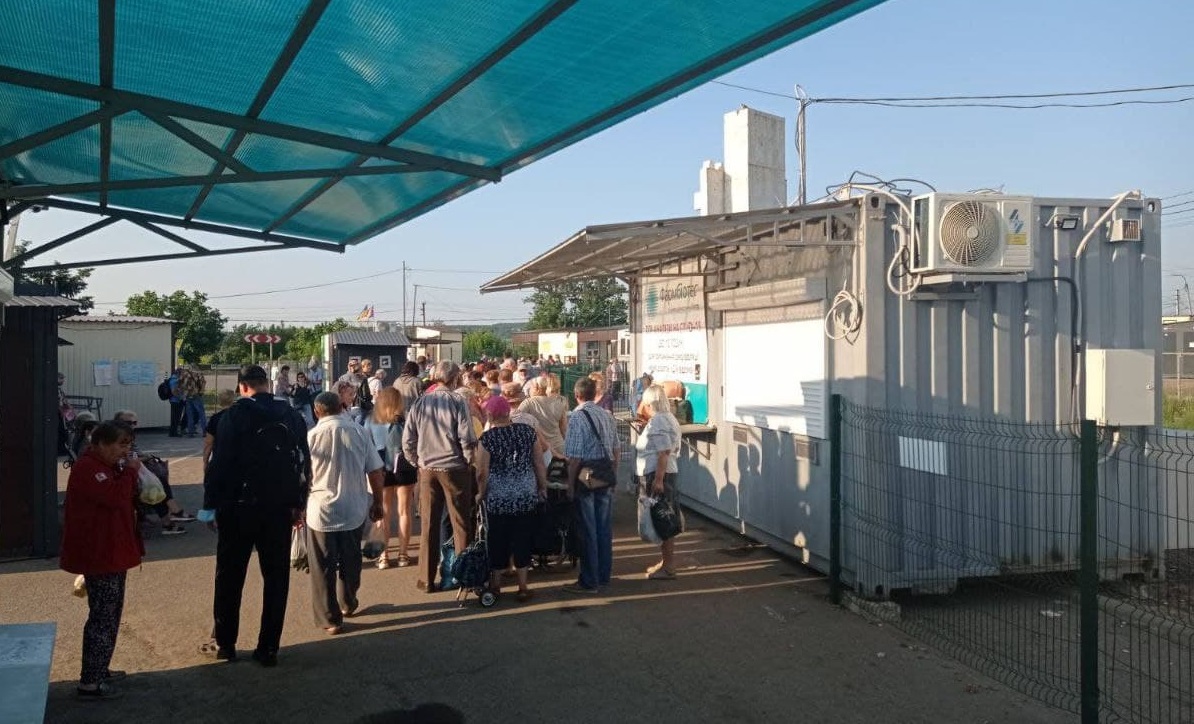 В “ЛНР” ищут любые поводы, чтобы не пропускать людей через свои пункты пропуска