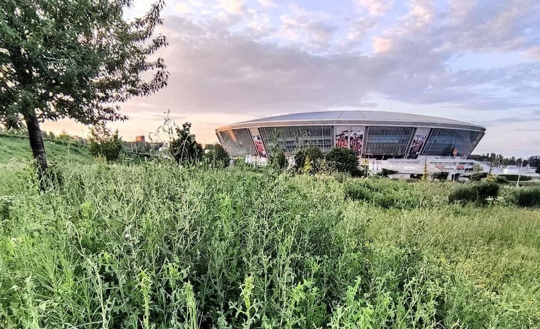“Донбасс Арена” в зарослях амброзии. Опубликованы новые фотографии
