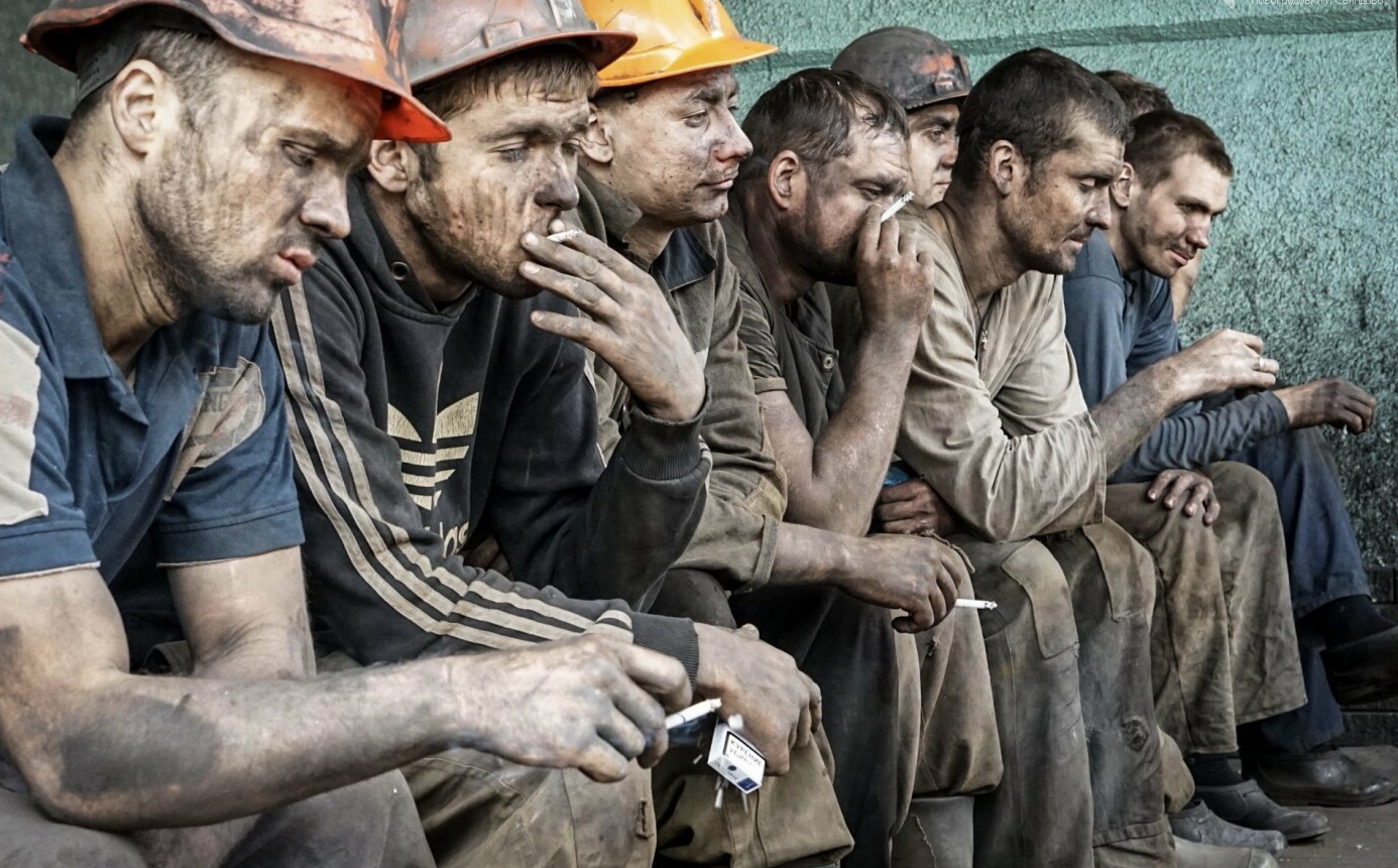 На протесты против задолженности по зарплатам вышли горняки 4 шахт Донбасса