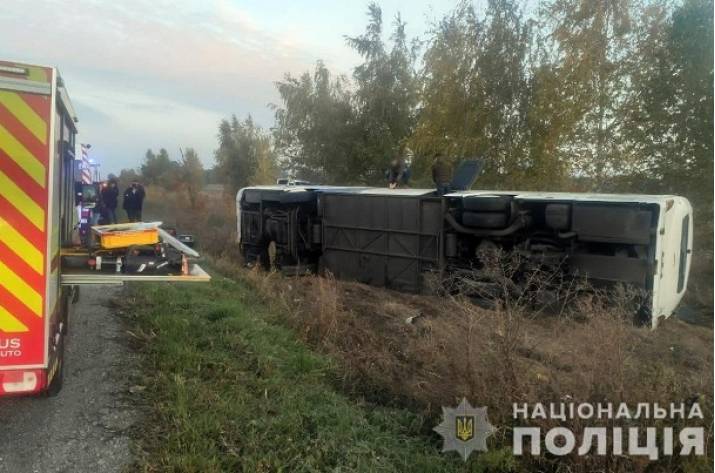 Автобус с жителями Луганской области попал в ДТП под Полтавой. Пострадали 11 человек