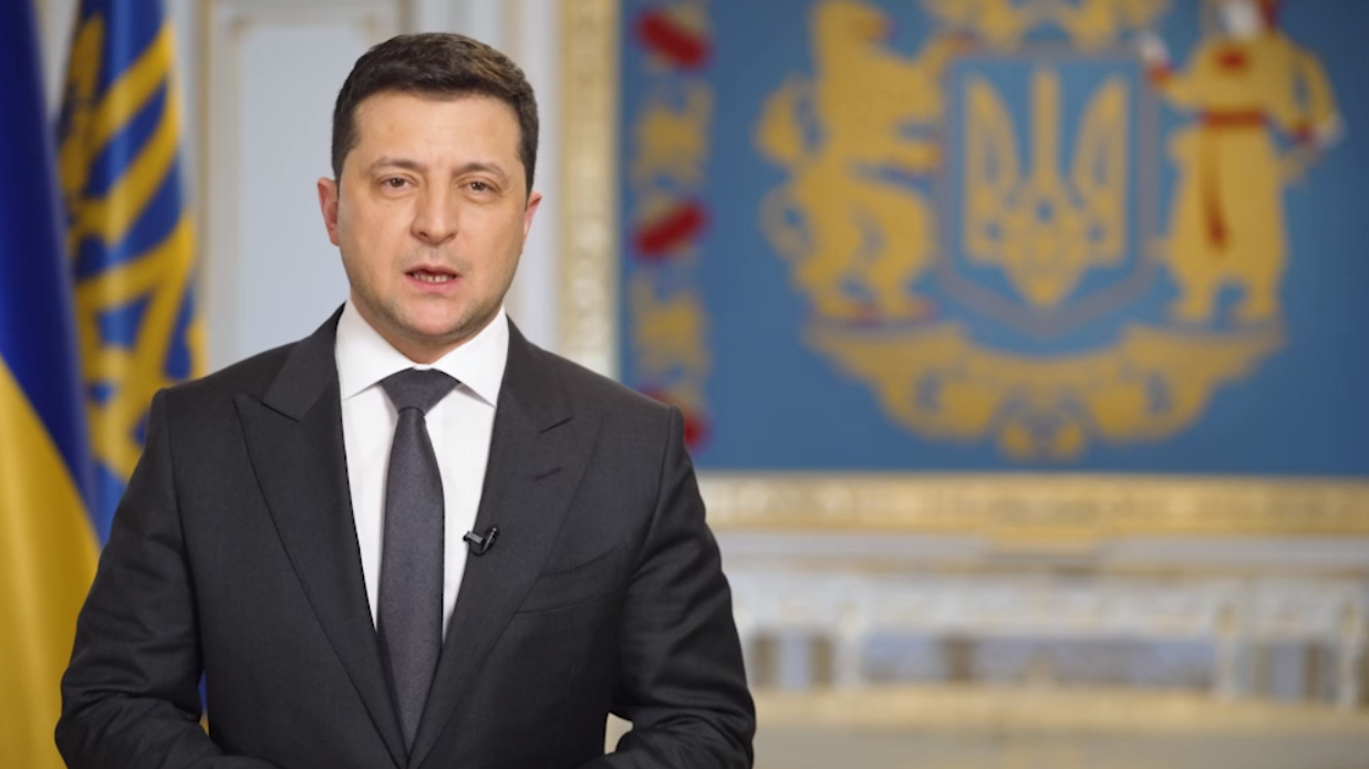 Зеленский попросил украинцев не паниковать из-за угрозы вторжения РФ