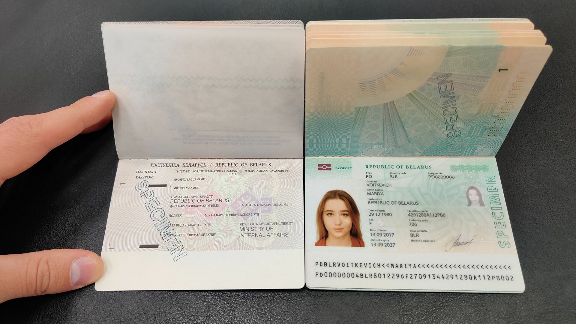 Беларусь вслед за Россией начала раздавать свои паспорта жителям ОРДЛО, — правозащитник