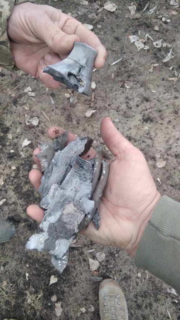 Боевики обстреляли Станицу Луганскую. Снаряд пробил стену детского сада, где находились дети
