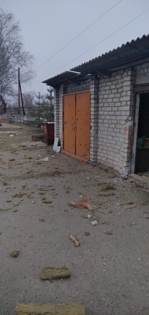 Боевики обстреляли Станицу Луганскую. Снаряд пробил стену детского сада, где находились дети