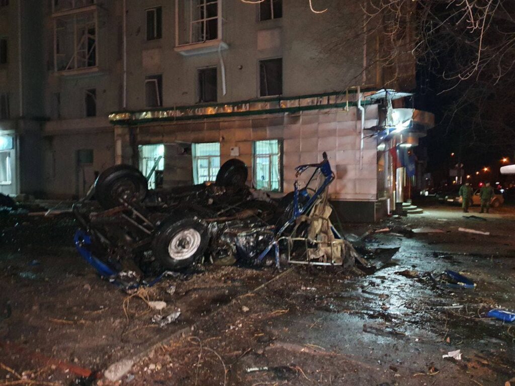 В Луганске прогремел взрыв. В “ЛНР” заявили о покушении на руководителя в “представительстве СЦКК”