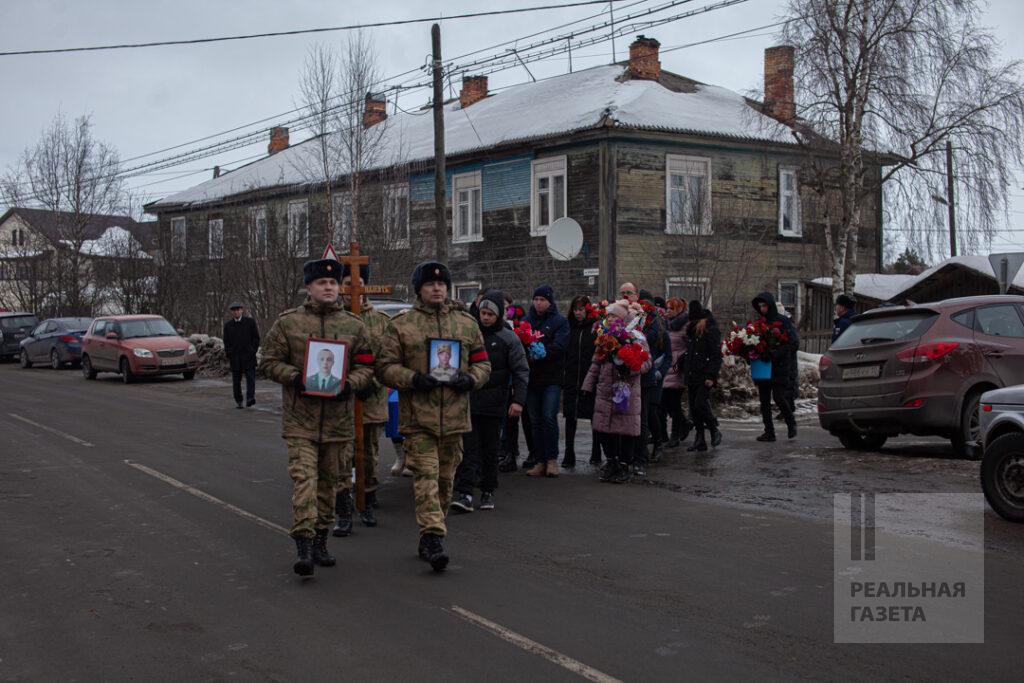 Z-похороны, взрыв патриотизма, штрафы противникам войны. О чем пишут региональные медиа в РФ