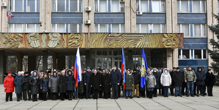 Преподаватели луганского университета выстроились буквой Z, чтобы поддержать вторжение в Украину
