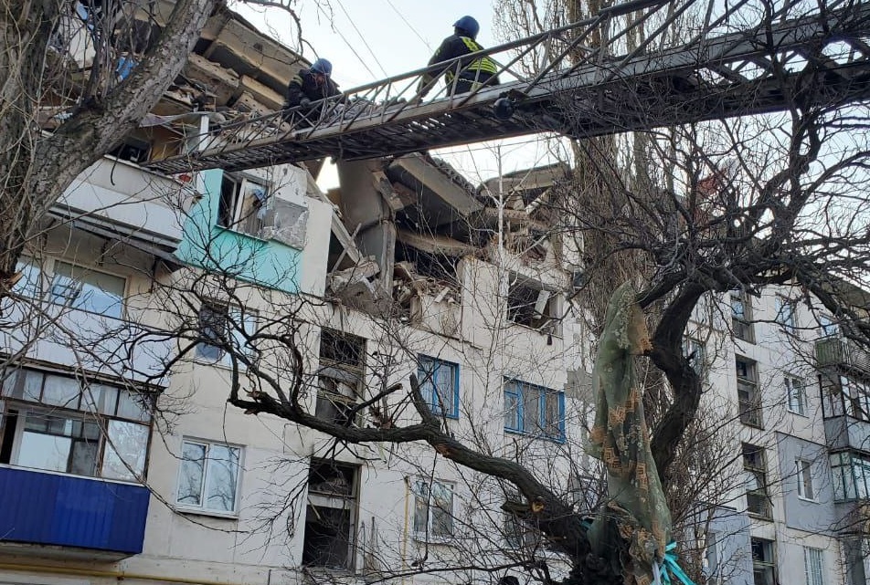 Под обстрел оккупантов попал жилой квартал Лисичанска. Известно об одном погибшем