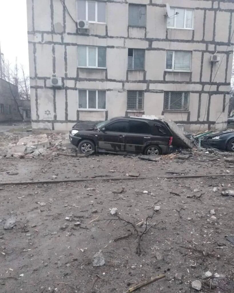 Без воды, тепла и света. Что происходит в прифронтовом Мариуполе