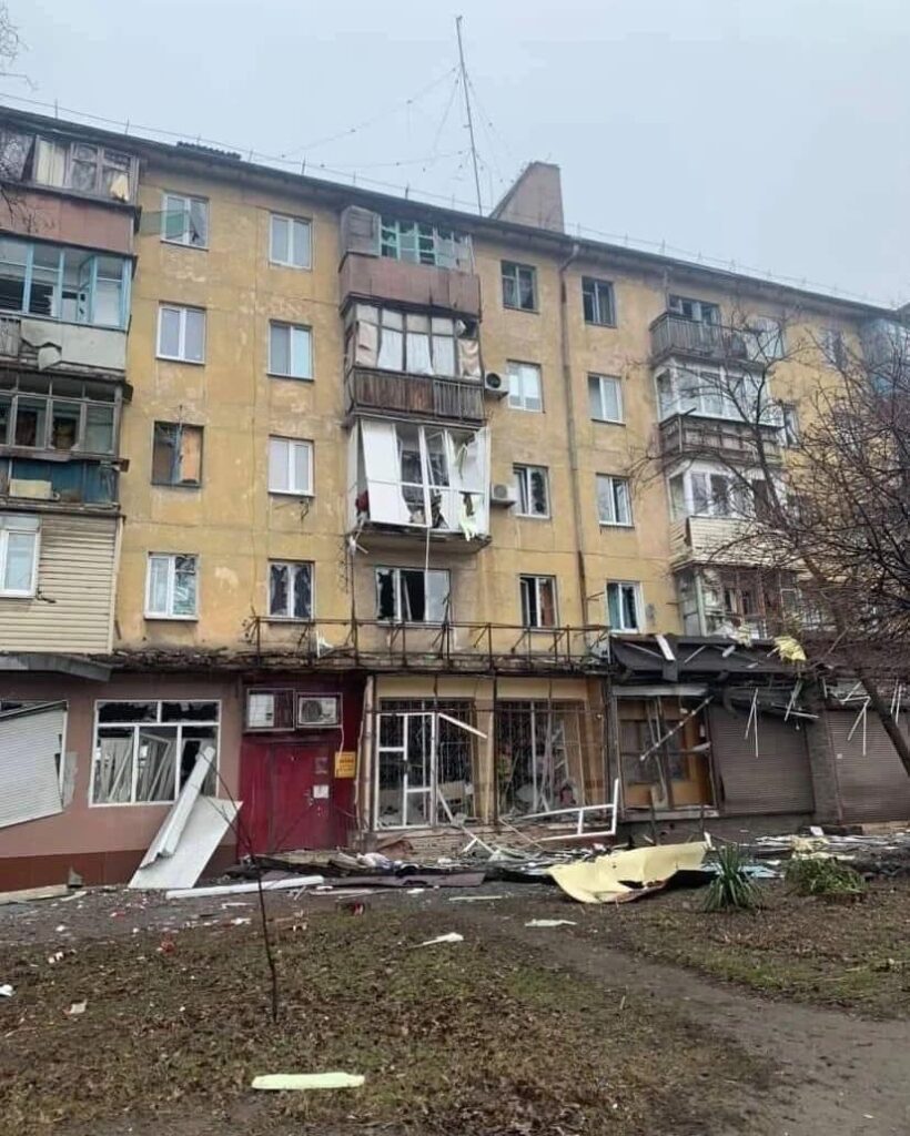 Без воды, тепла и света. Что происходит в прифронтовом Мариуполе