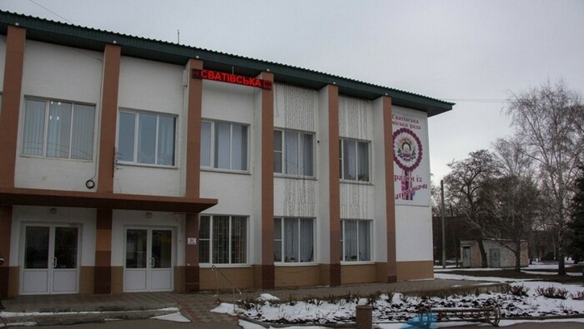 Жителей оккупированных городов Луганщины заставляют переходить на “московское” время и соблюдать комендантский час