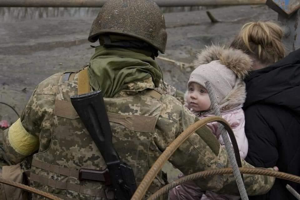 День одиннадцатый. Людей пытаются эвакуировать из разрушенных обстрелами Мариуполя и Ирпеня