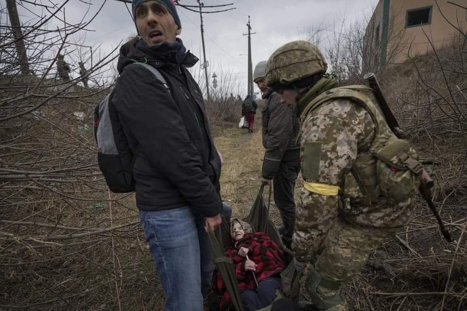 День одиннадцатый. Людей пытаются эвакуировать из разрушенных обстрелами Мариуполя и Ирпеня