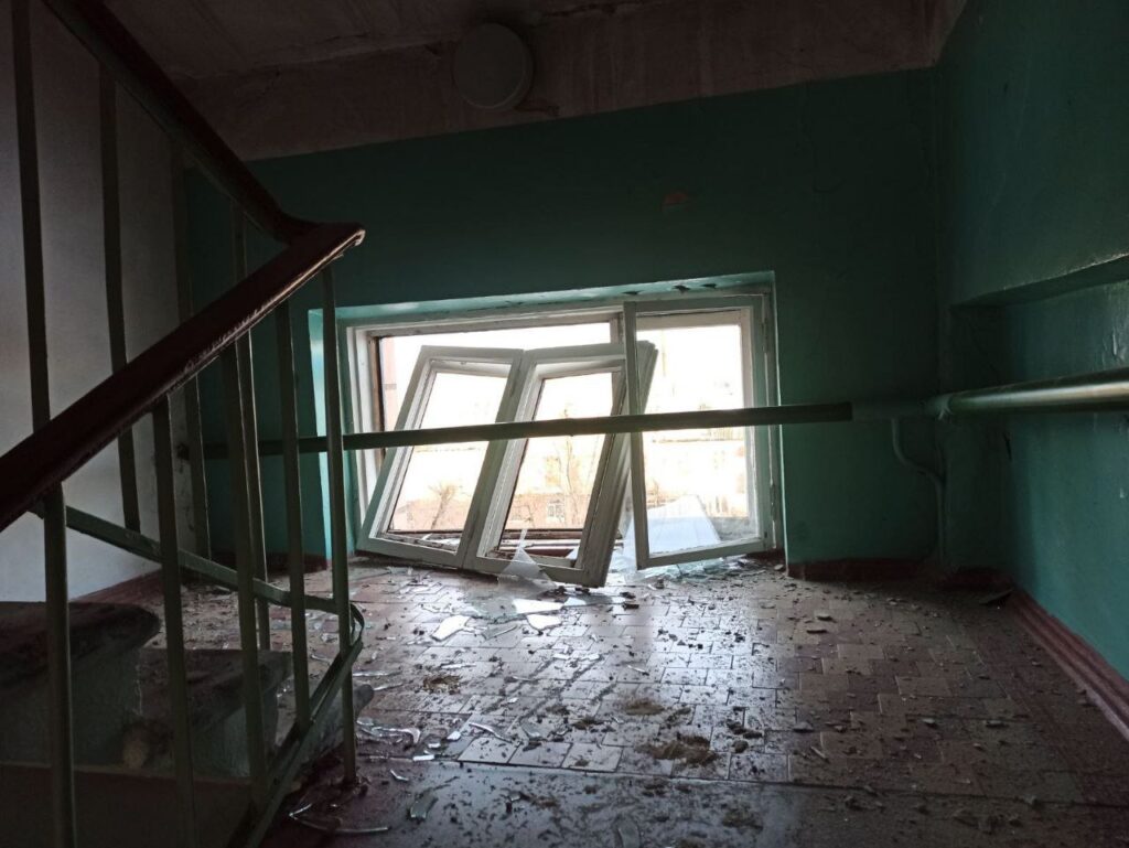 В рубежном под обстрел российских войск попали интернат, больница и школа. Погибло 4 человека