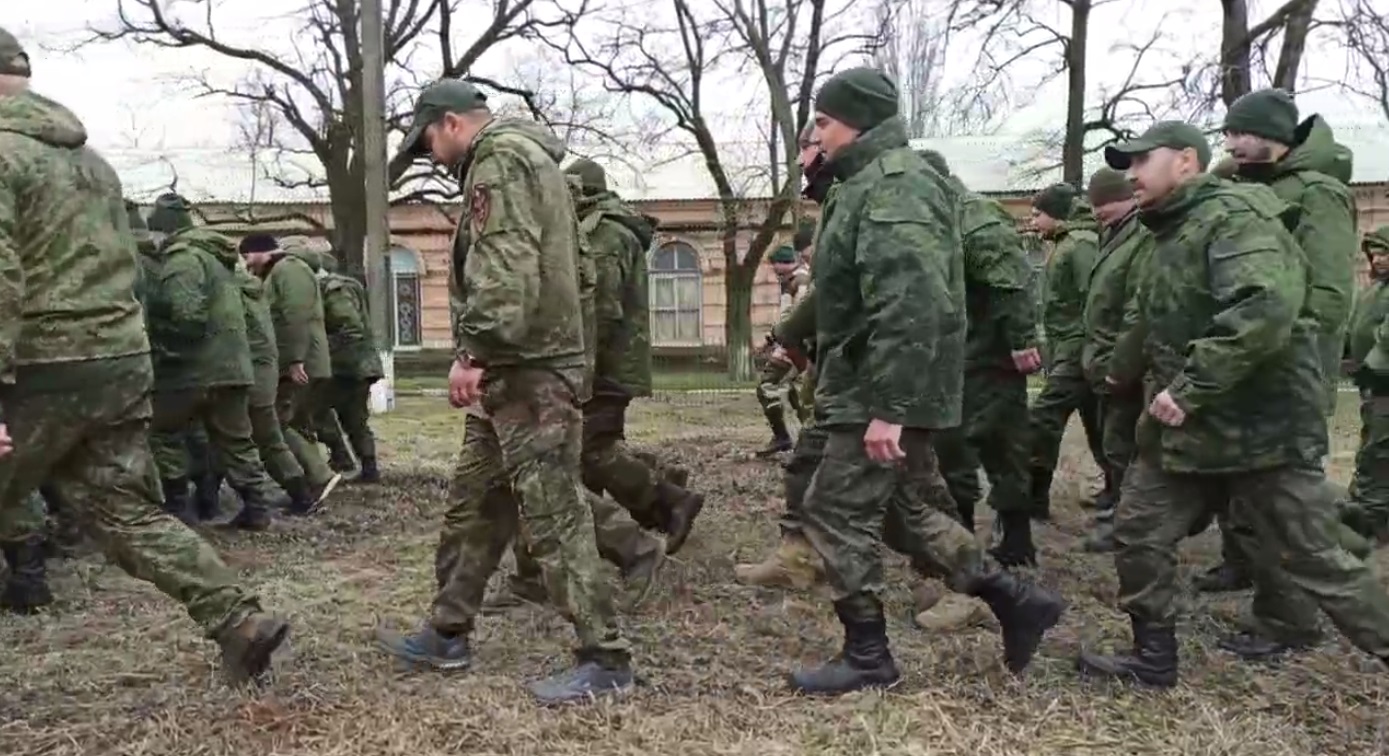 “Косят” под сумасшедших, чтобы не обвинили в дезертирстве. Мобилизованные из “ДНР” ищут способ не воевать с украинскими военными