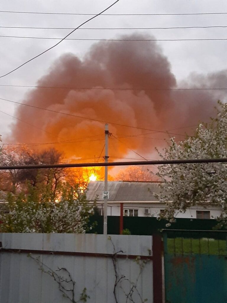 В Донецке загорелась нефтебаза