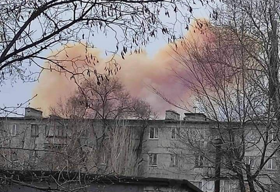 Украинцам рассказали, что делать при выбросе азотной кислоты