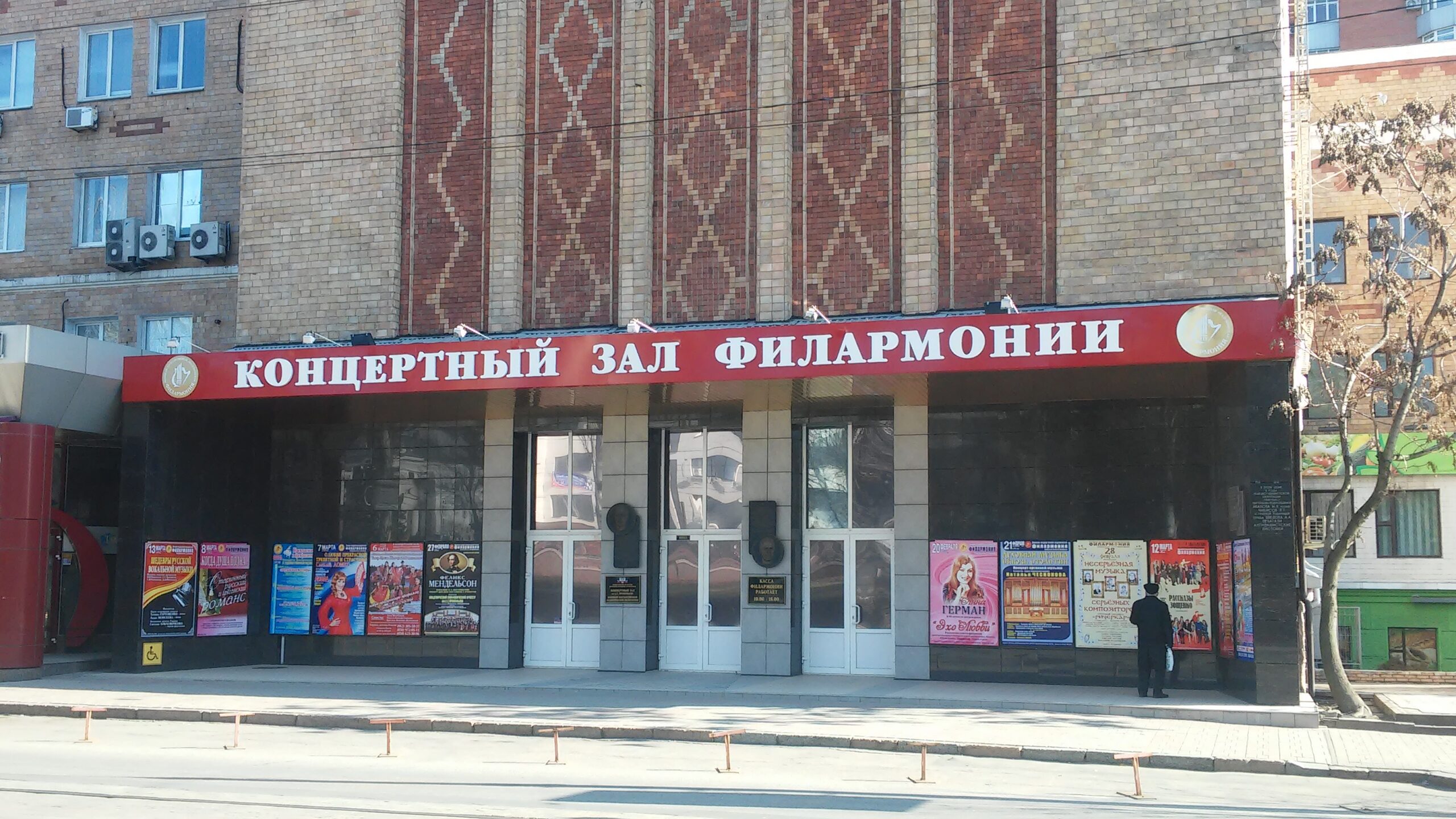 “ДНР” обманом мобилизовала артистов Донецкой филармонии, — Арестович