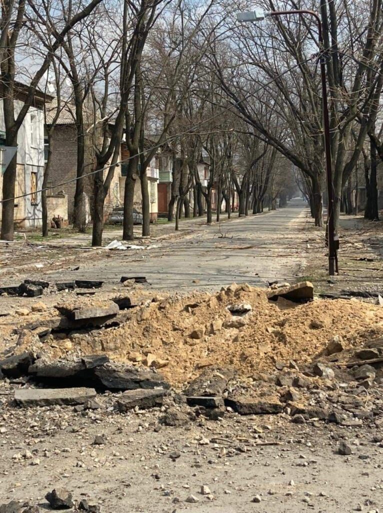 Оккупанты обстреляли Северодонецк. Горят не меньше 10 жилых домов