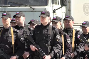 В Луганск прислали российских полицейских следить за порядком