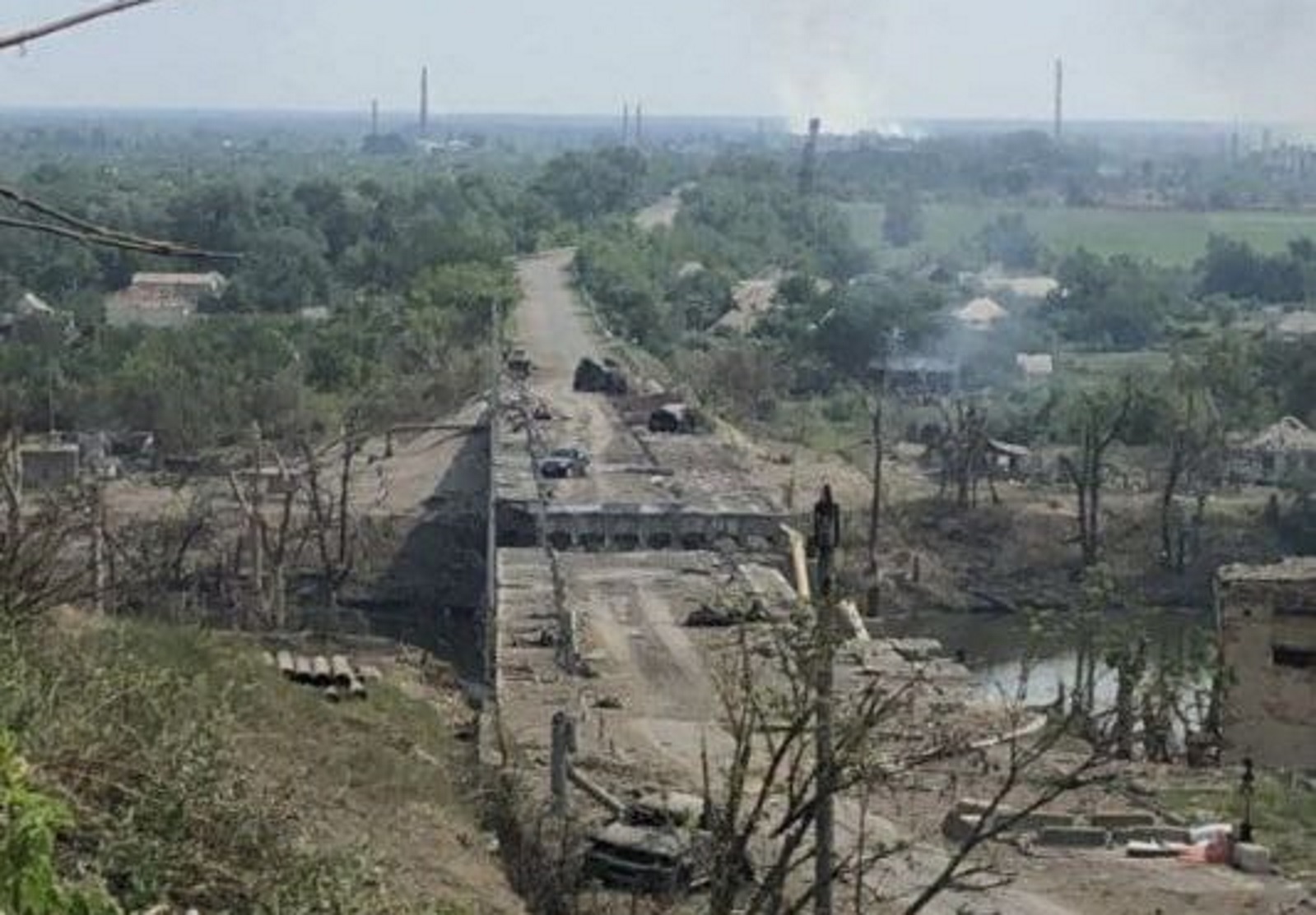 Оккупанты взорвали второй из трех мостов в Северодонецк, чтобы отрезать город, — Гайдай