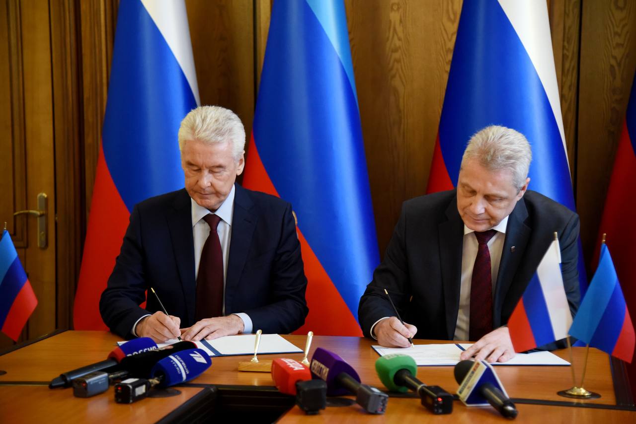 Москва стала городом-побратимом оккупированного Луганска