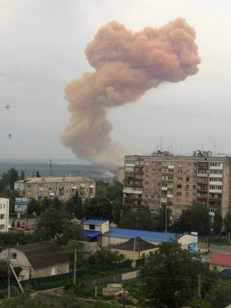 В Северодонецке снаряд попал в цистерну с азотной кислотой