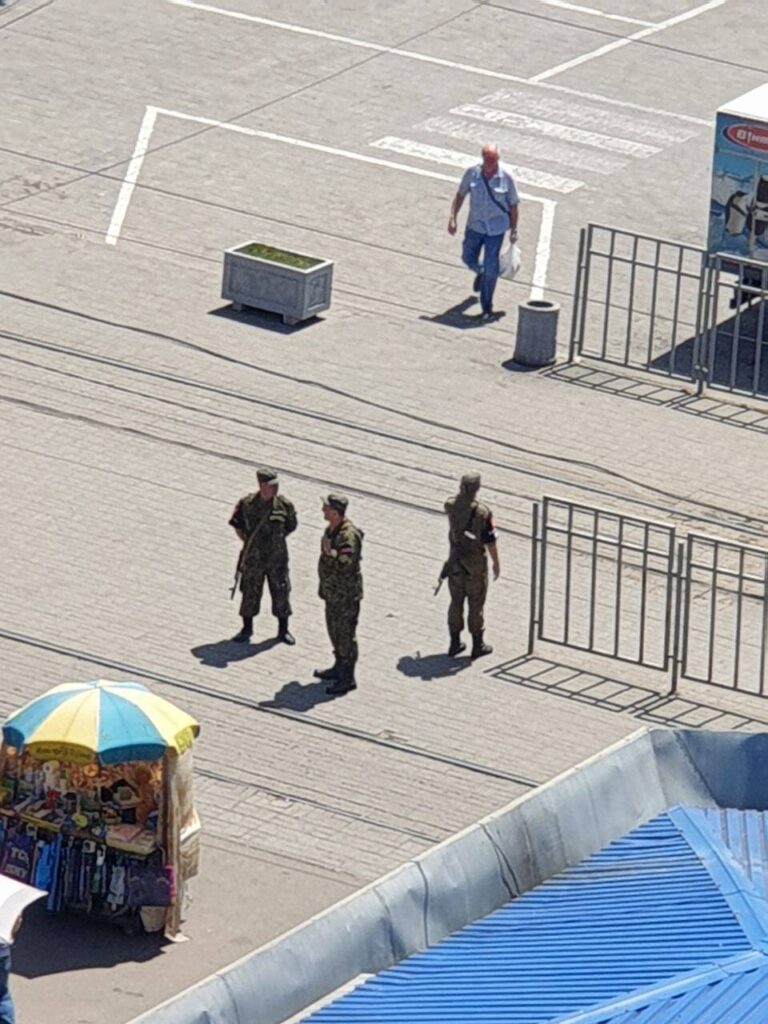 В Донецке показали, как идет “охота” на мужчин
