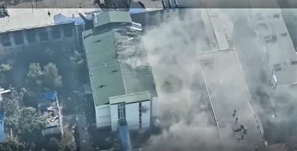 По Лисичанску нанесли несколько авиаударов. Пострадал нефтеперерабатывающий завод, – Гайдай