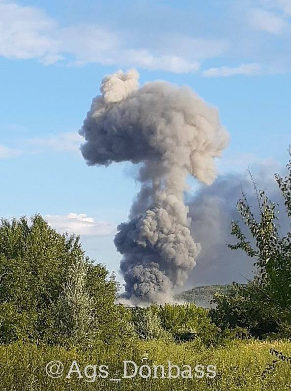 Мешканці Горлівки викладають відео вибухів на місцевому заводі