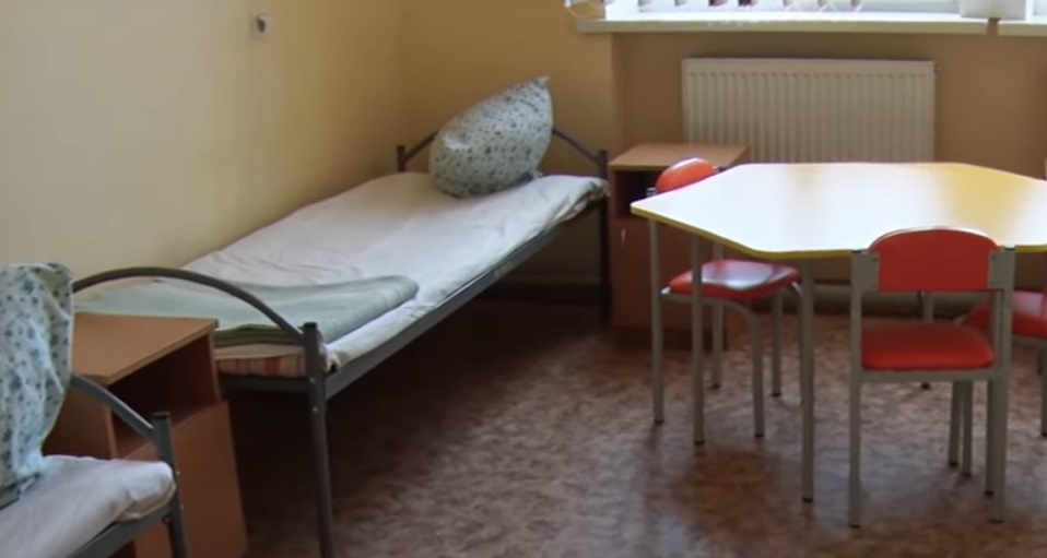 Російські пропагандисти розповідають про “ремонт” відремонтованої лікарі у Щасті